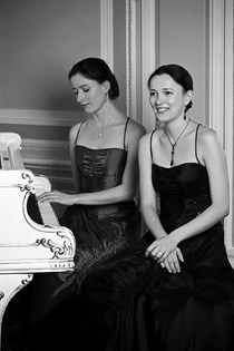 Concerto per pianoforte a quattro mani con Anastasia e Liubov Gromoglasova